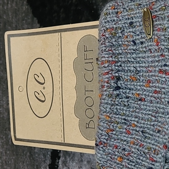 CC BOUTIQUE SPECKLED GRAY KNIT TASSELS METAL LOGO BOOT-TOPPERS CUFFS - Picture 5 of 9
